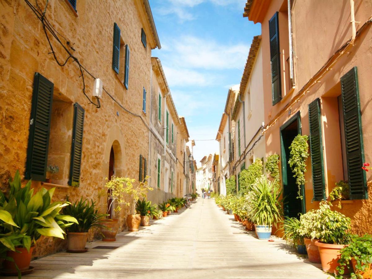 House Es Convent In Alcudia, Close To Beaches Exterior foto